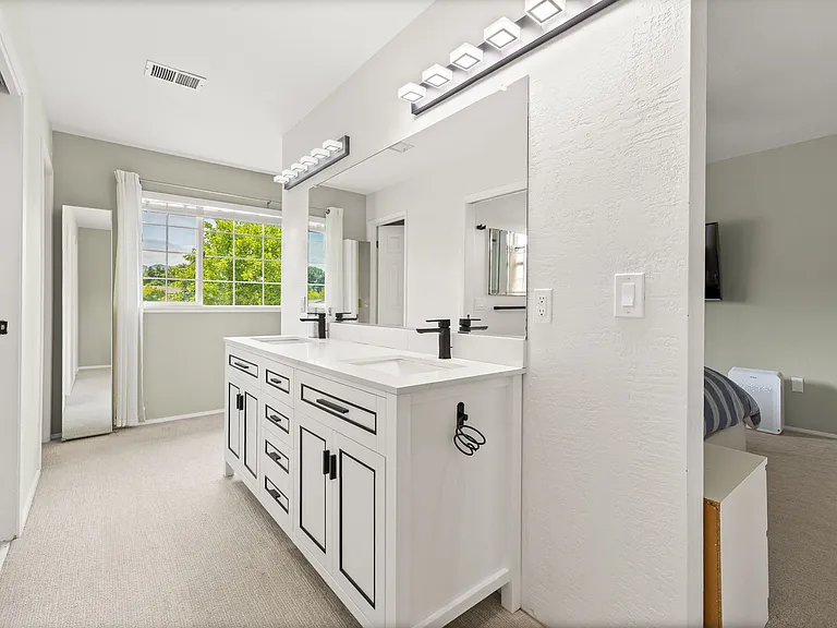 1066 Century Dr — Photo 15