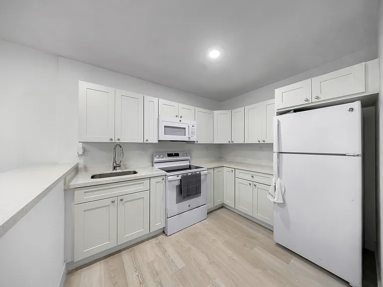 14500 NE 6th Ave — Photo 9