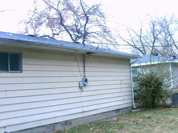 5th image of 2469 N Winfield Ave