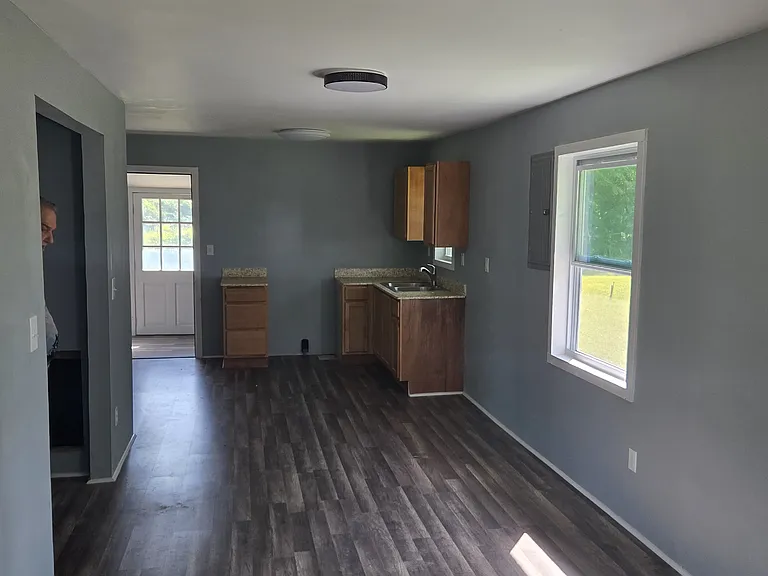 206 Clover St — Photo 2