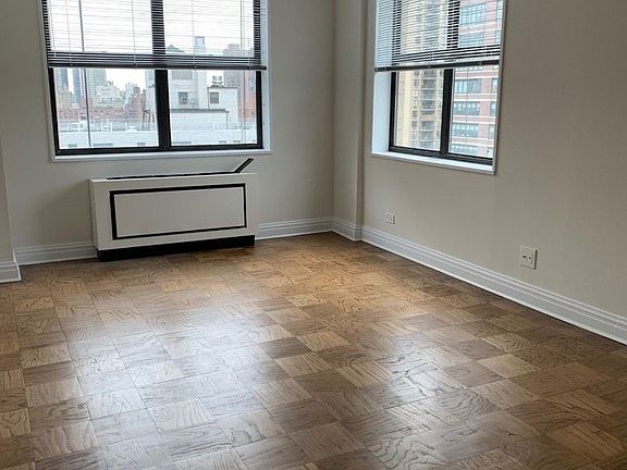 3rd image of 400 E 71st St APT 22N