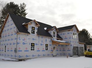 33 Hardwood Rd, Plainville, CT 06062