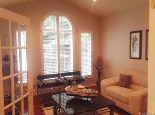 6066 Orchard Woods Dr, West Bloomfield, MI