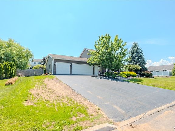 3rd image of 132 Willow Meadow Way
