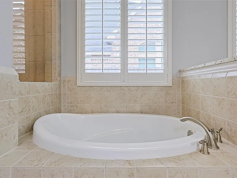 5919 Solara Ledge Ln — Photo 12
