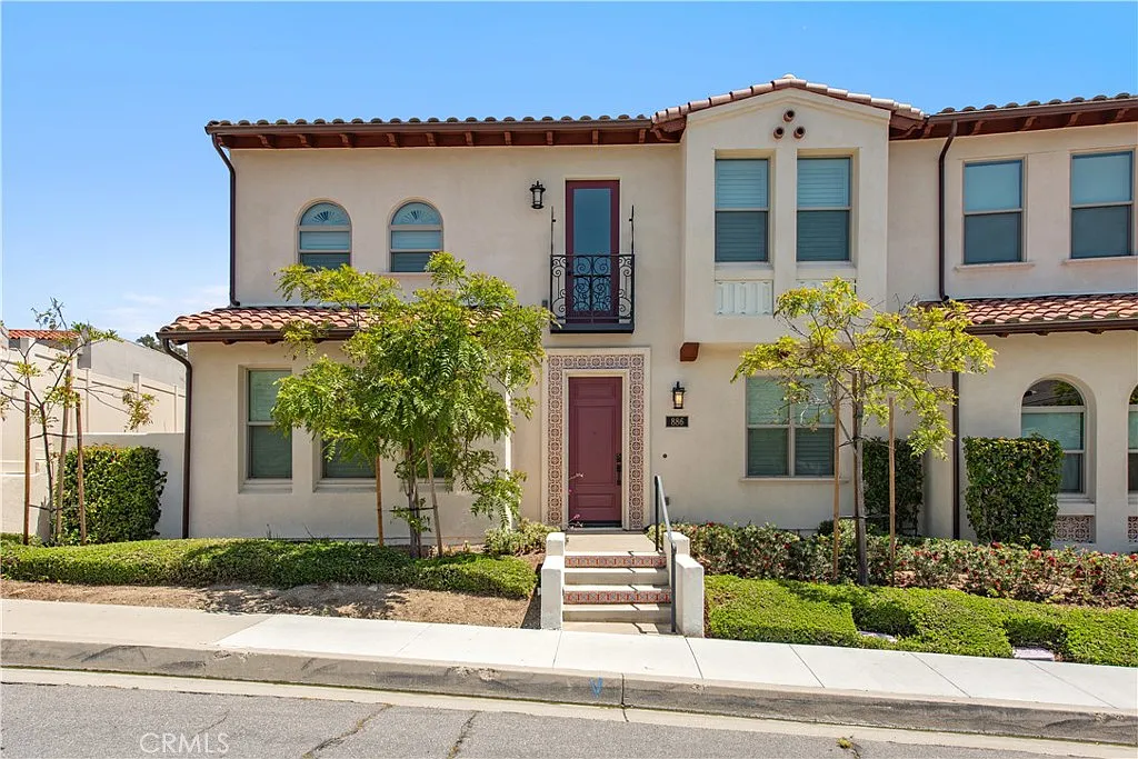 4 bed, 4.5 bath, 2312 sqft, $4,400 — Photo 1