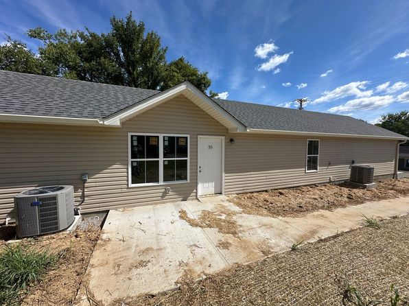 35 Wyatt Ln