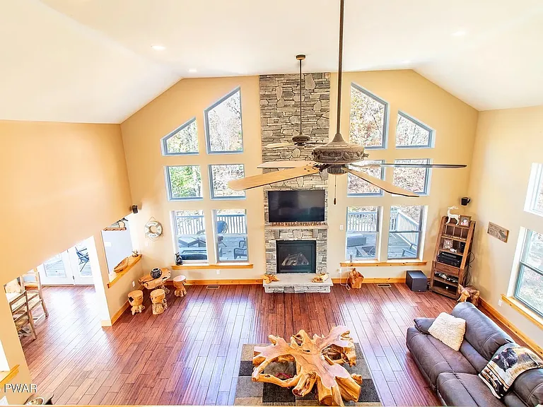 111 Woodcrest Dr — Photo 1