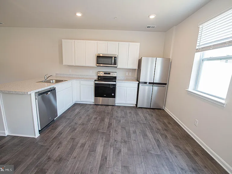 130 Willowtree Ln — Photo 23