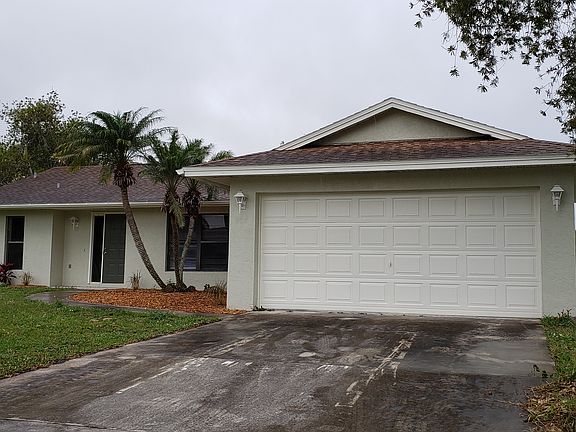 3rd image of 607 SW Lucero Dr