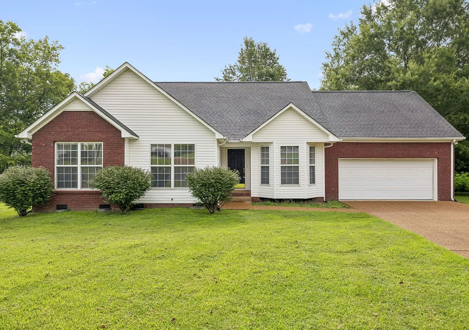 3BR/2BA + Bonus room, home in Thompsons Station, TN — Photo 1