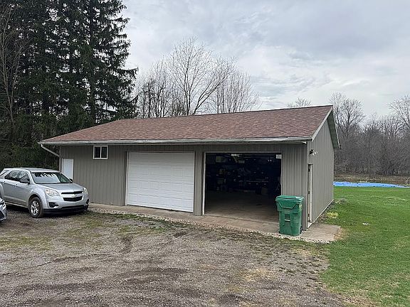 3rd image of 16722 Runyon Rd