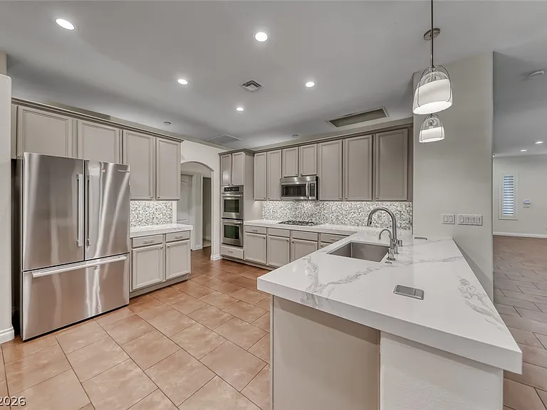 2122 Mooreview St — Photo 10