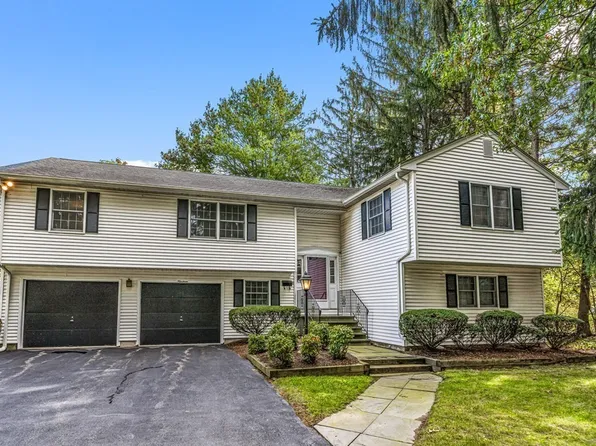 19 Harris Ave, Wellesley, MA 02481