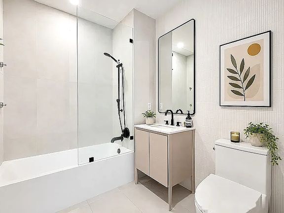 4th image of 570 Fulton St #2L