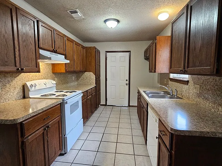 3413 Pathway Cir — Photo 5