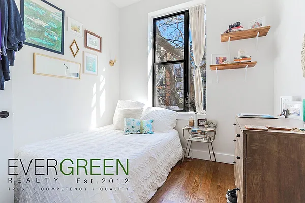 Rented by Evergreen Apartments BK | media 6