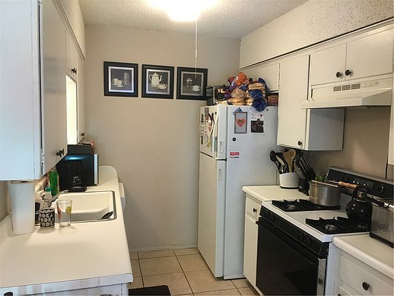 3rd image of 8103 Exmoor Dr #B