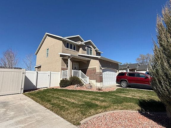 3rd image of 702 Weaver Ln