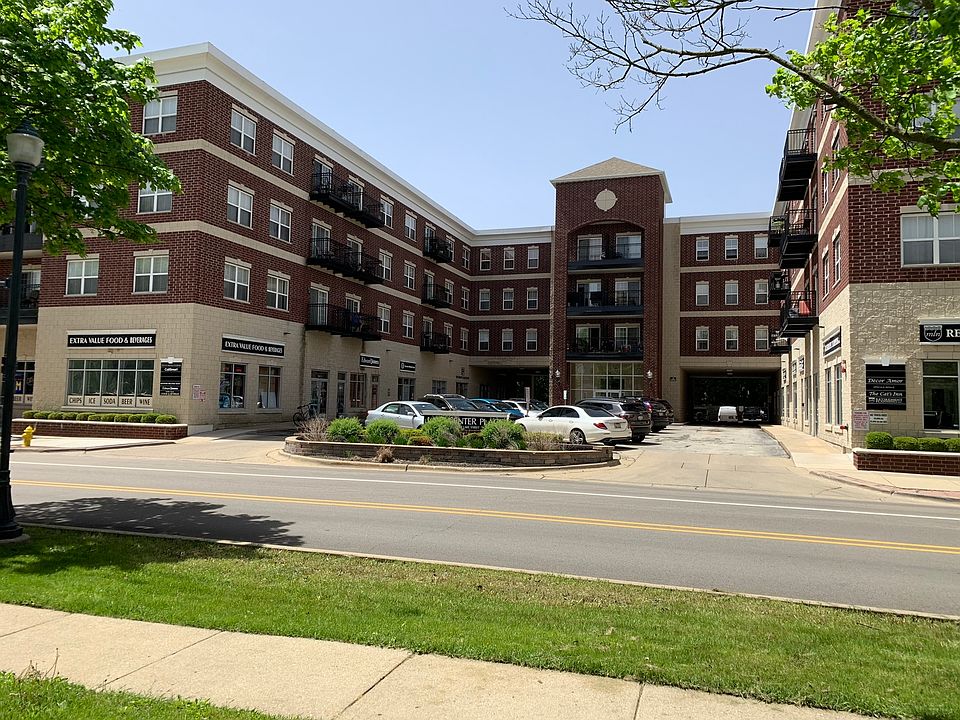 1st image of 10 N Lake St APT 305