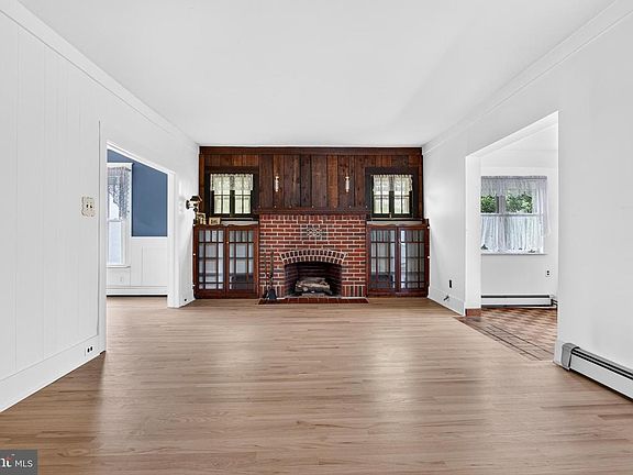 5th image of 1015 Weller Ave
