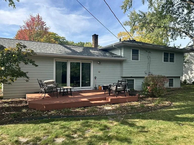 1126 Laurel Ln — Photo 18
