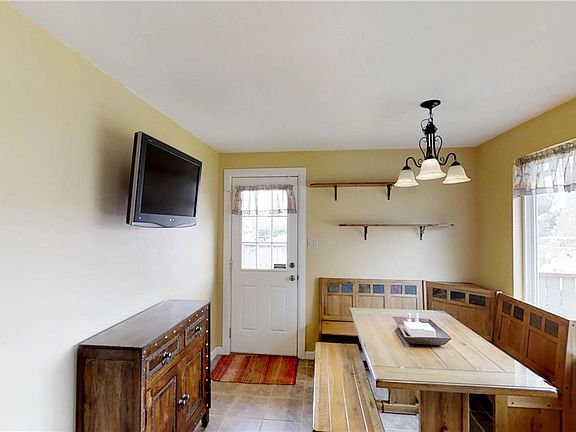 5th image of 8425 S 18th St