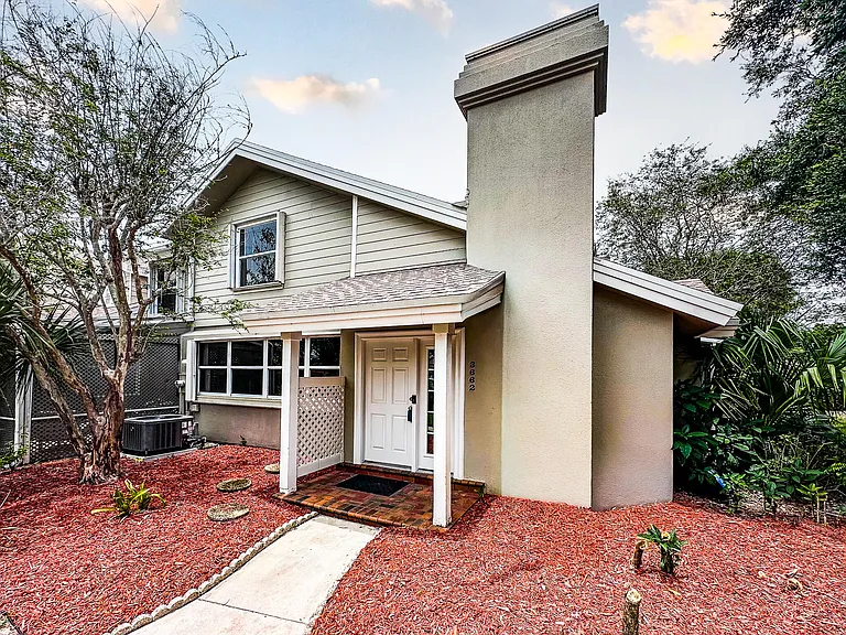 3662 SW Sunset Trace Cir — Photo 1