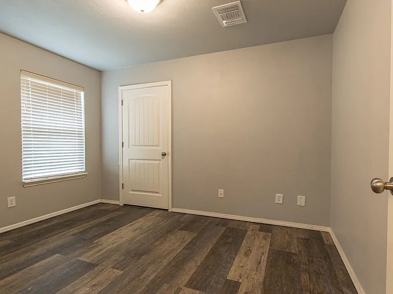15316 Nightshade Dr — Photo 23