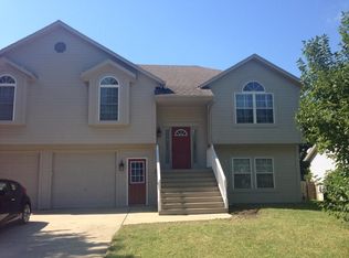 1024 SE Country Ln, Lees Summit, MO 64081