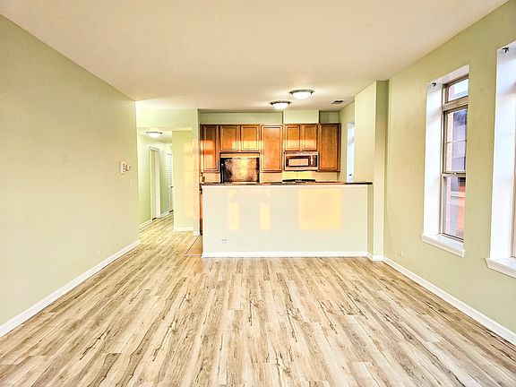 3rd image of 3817 S Ellis Ave Unit 301