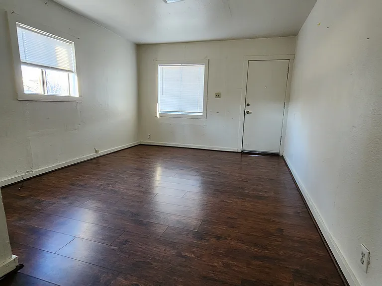 418 S Wc Riles St — Photo 2