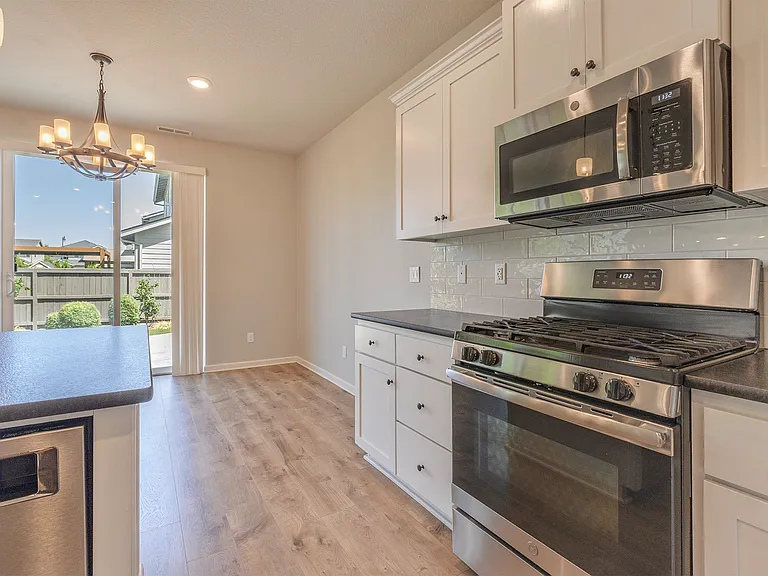 2073 Silverstone Dr — Photo 9