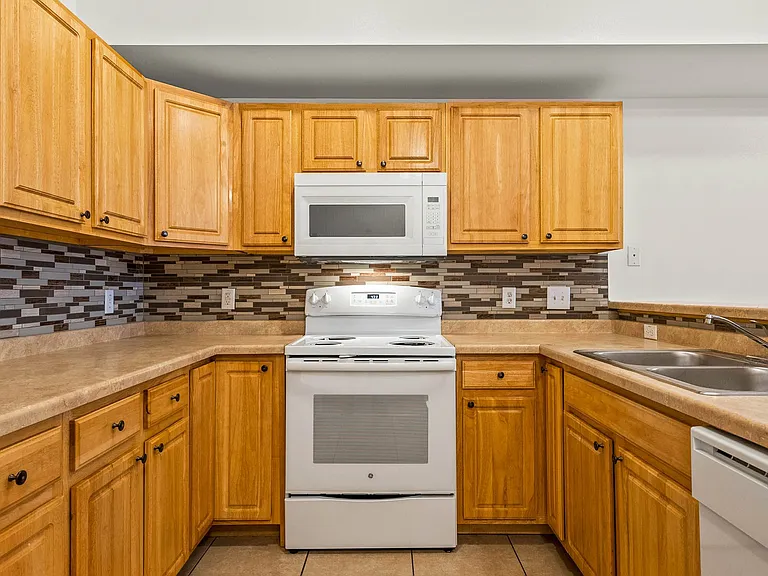 4301 W Howard Ave — Photo 16