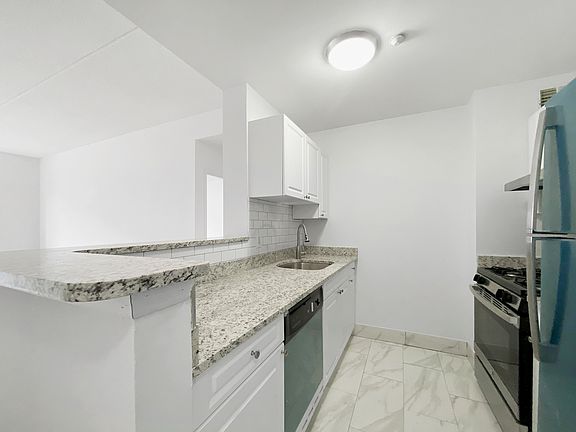 3rd image of 304 W 117th St Front 4X