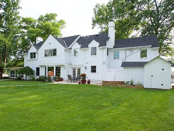 2nd image of 742 Watch Hill Ln