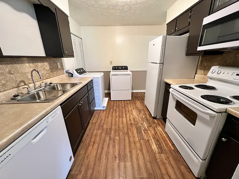 Derby Run Apartments — Photo 20