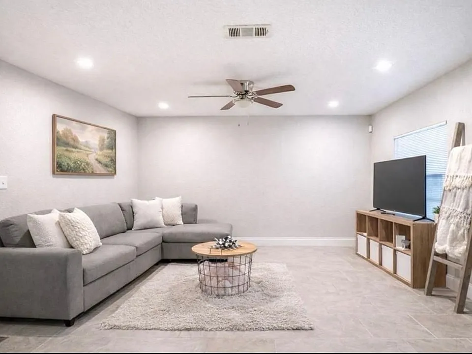 4664 Pleasant Valley Ct