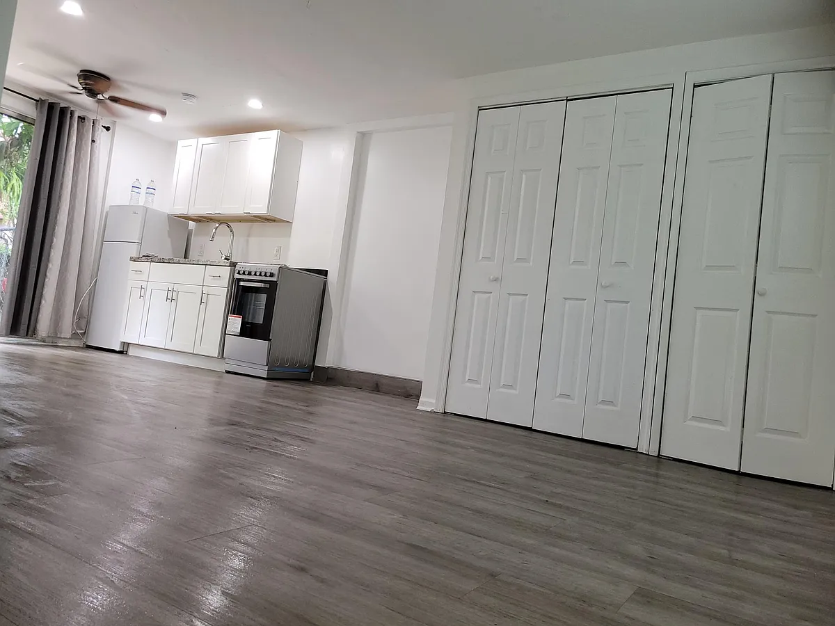 Building Photo - 655 NE 122nd St #2