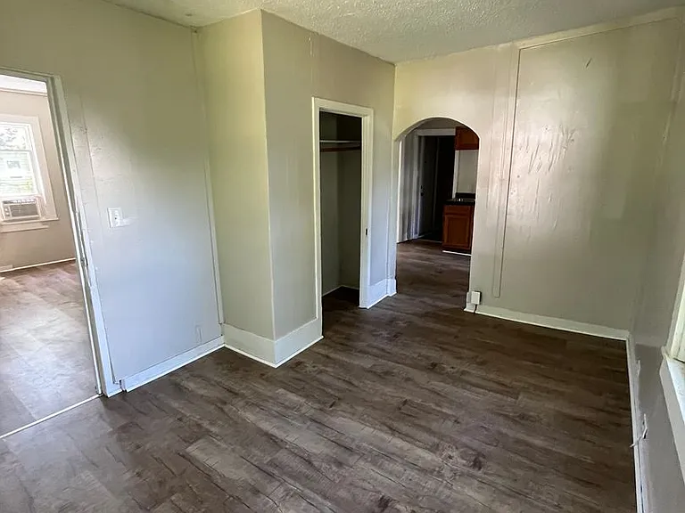 1013 N Clay St — Photo 5