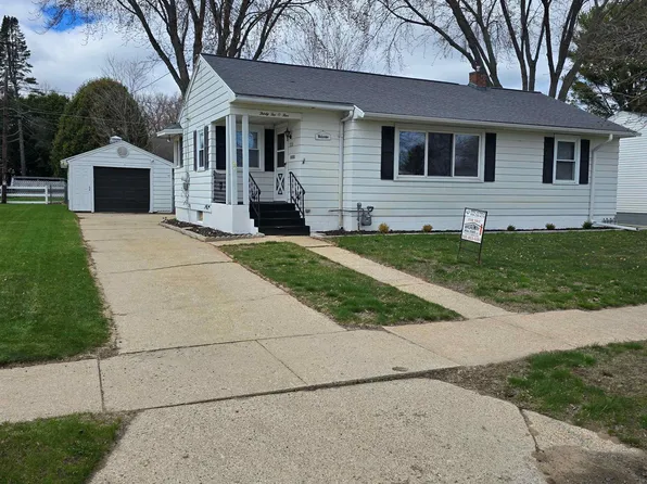 3205 15th St, Menominee, MI 49858