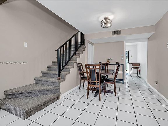 4th image of 11137 NW 37th St #11137