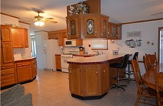 Kitchen with breakfast bar