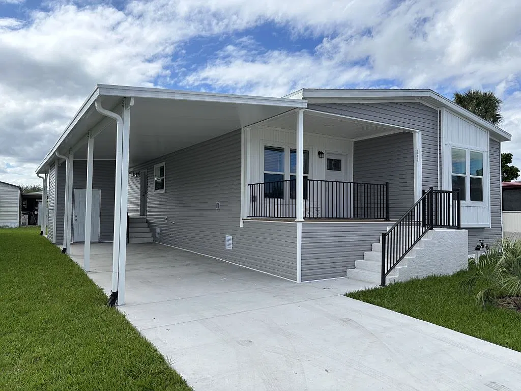 3 bed, 2.0 bath, 1460 sqft, $2,299 — Photo 2