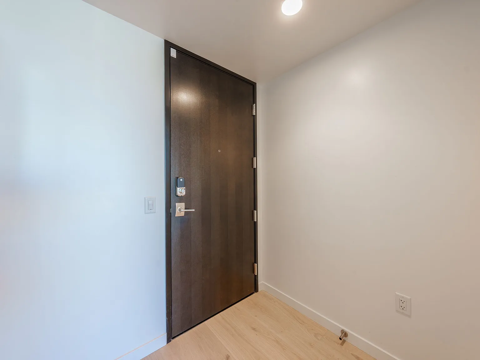 Studio, 420 sqft, $2,150 — Photo 3