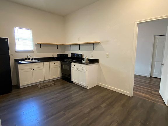 4th image of 2419 S Presa St Unit 104