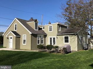 10871 Meadow Ln, Philadelphia, PA 19154