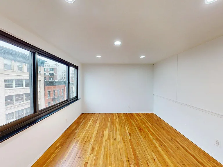10 Jones St #5E — Photo 8