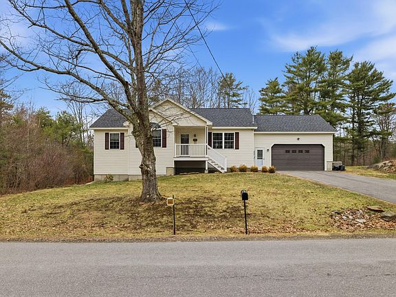 3rd image of 215 Loop Road