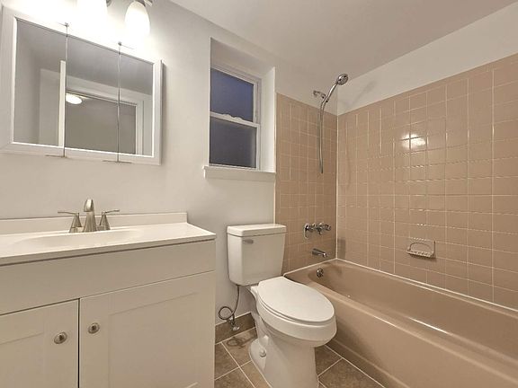 3rd image of 749 Stafford Ave #1